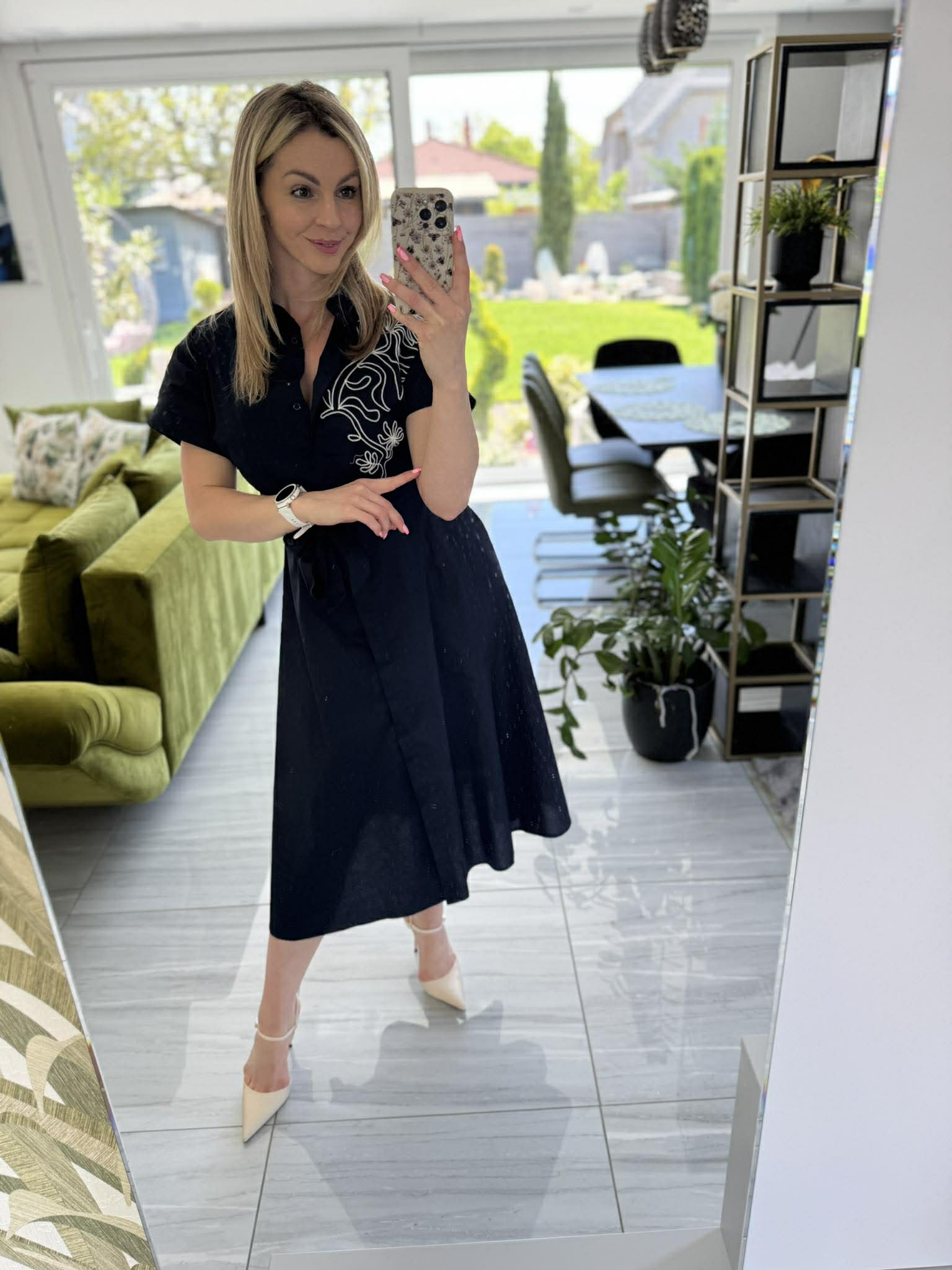 MIMI - Hímzett vászon ruha. Sötétkék