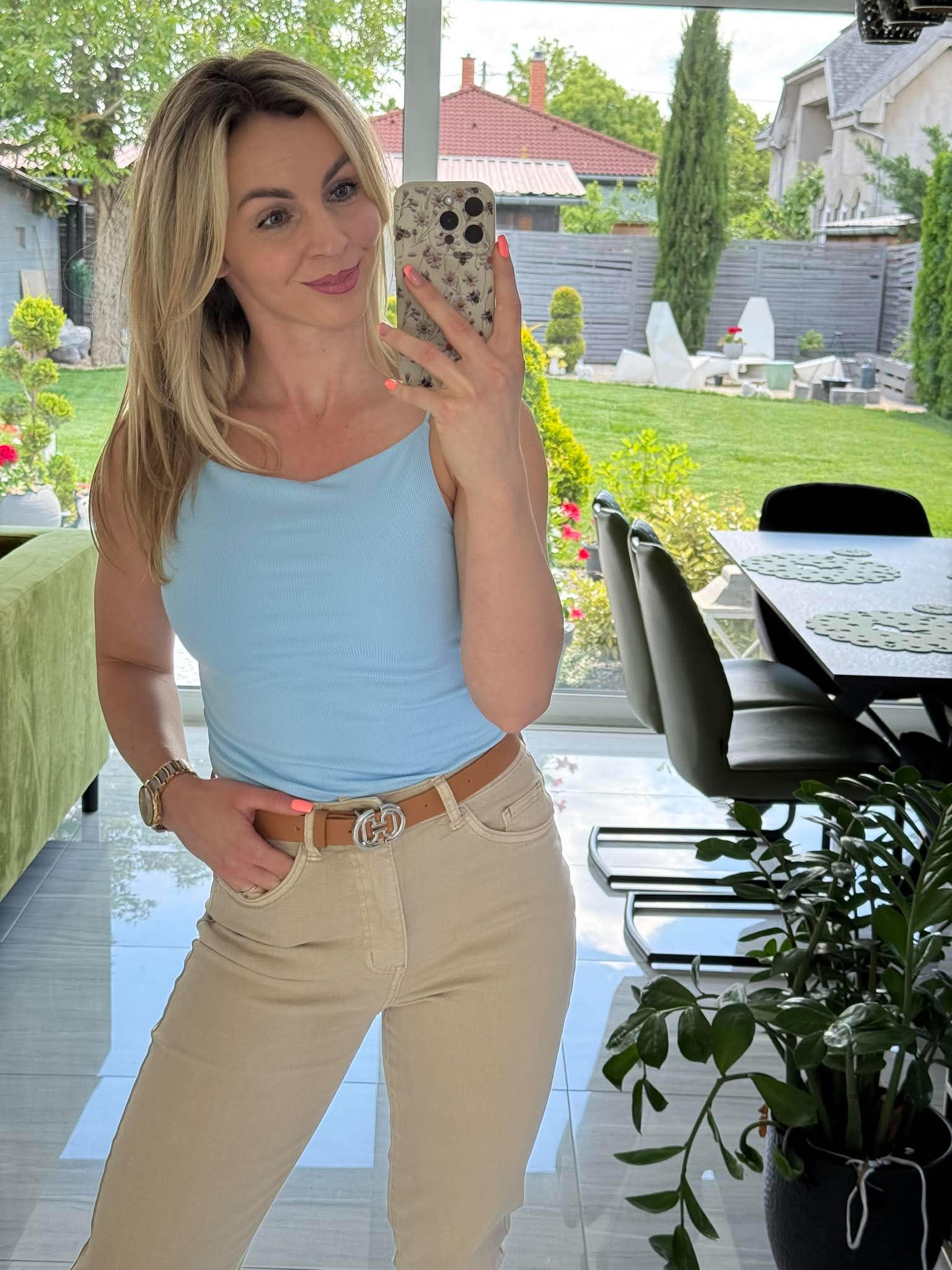 DITTE - Mom vékony farmer nadrág. Bézs