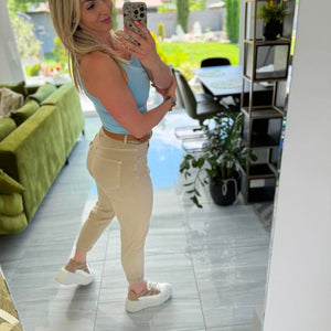 DITTE - Mom vékony farmer nadrág. Bézs