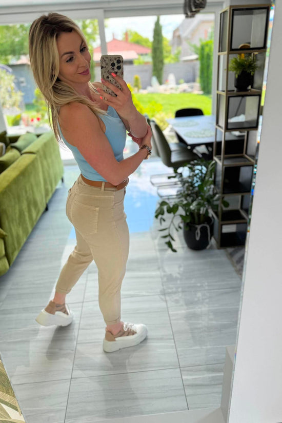 DITTE - Mom vékony farmer nadrág. Bézs