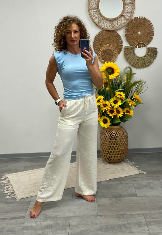 LEYLA - Bőszárú nadrág. Vajszín