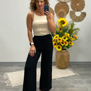 LEYLA - Bő szárú nadrág. Fekete