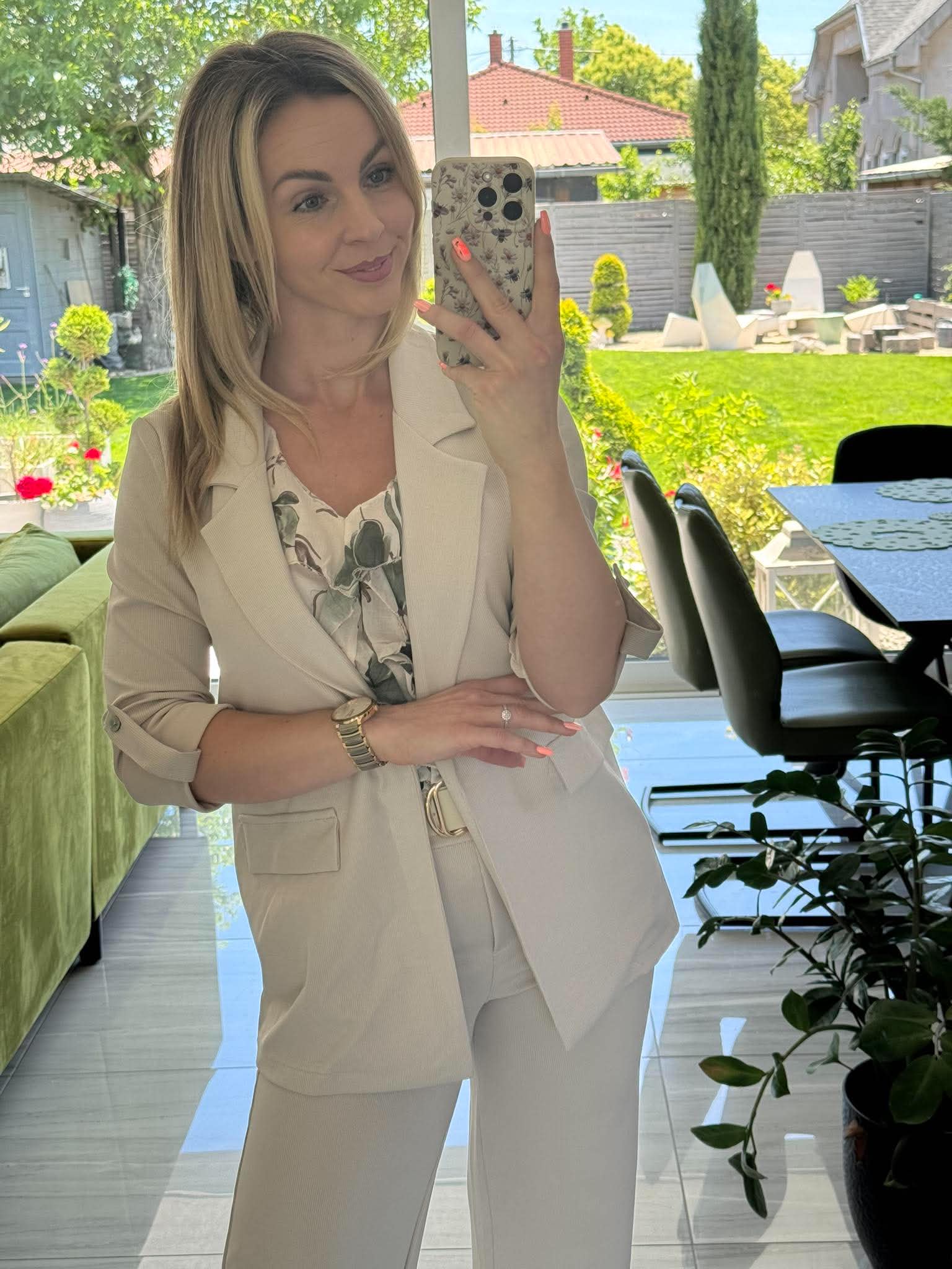 TRENDY - Bordás Blézer. Világosbézs