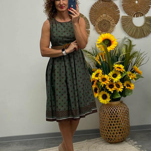 IRINA - Pöttyös ruha. Khakizöld
