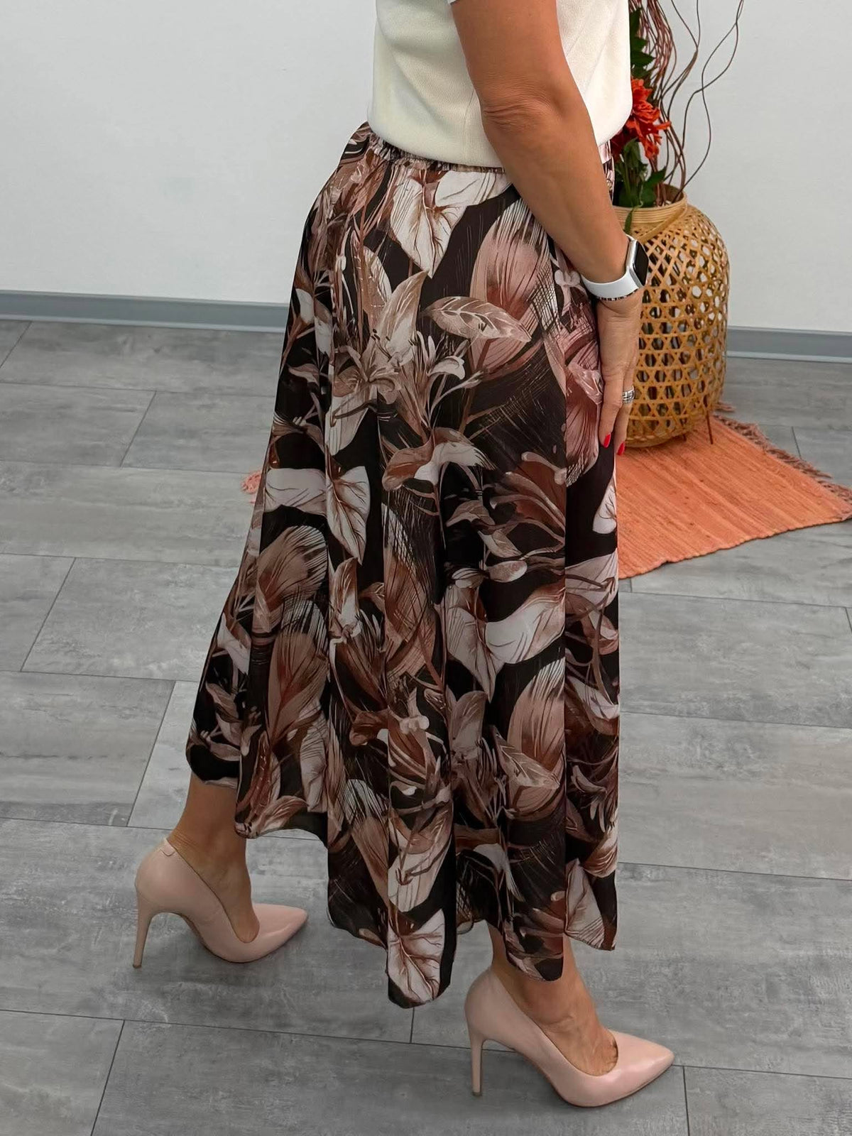 MELINA - Selyem hatású szoknya nadrág. Barna