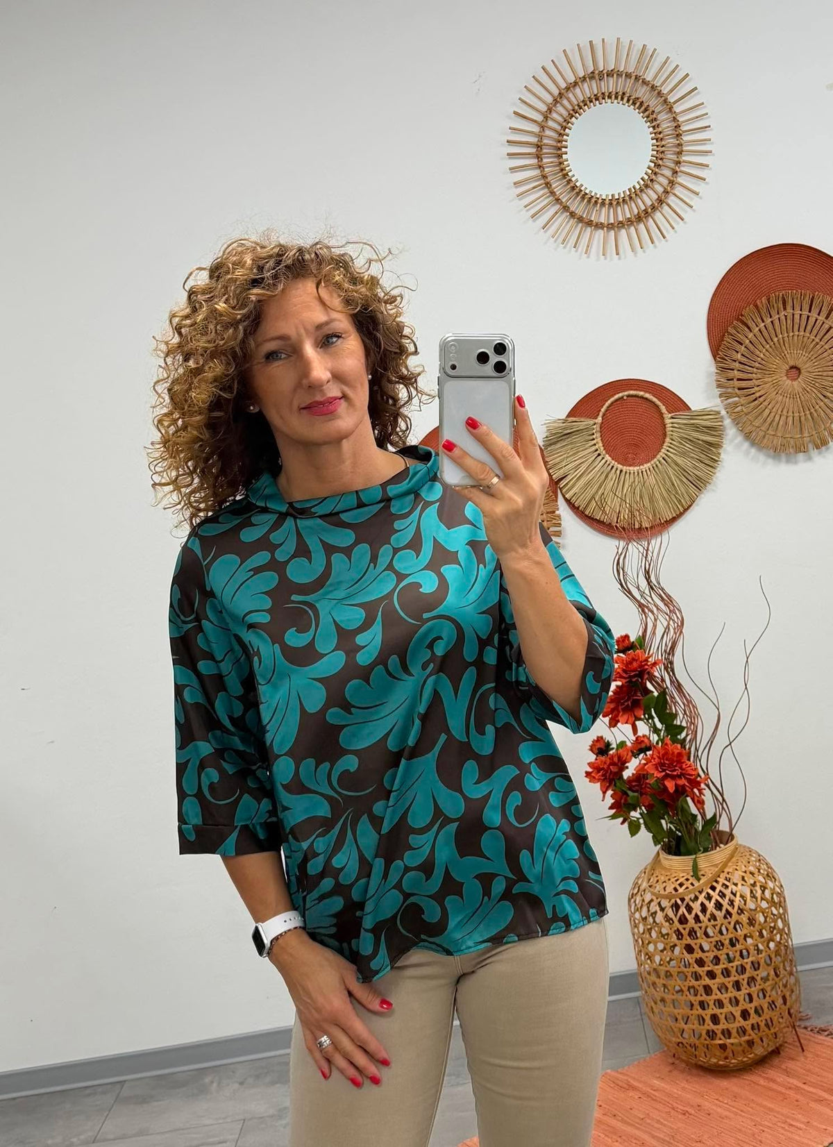 ASZTRA - Ejtett nyakú blúz. Türkiz