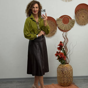 JUTTA - Elegáns blúz. Kivizöld