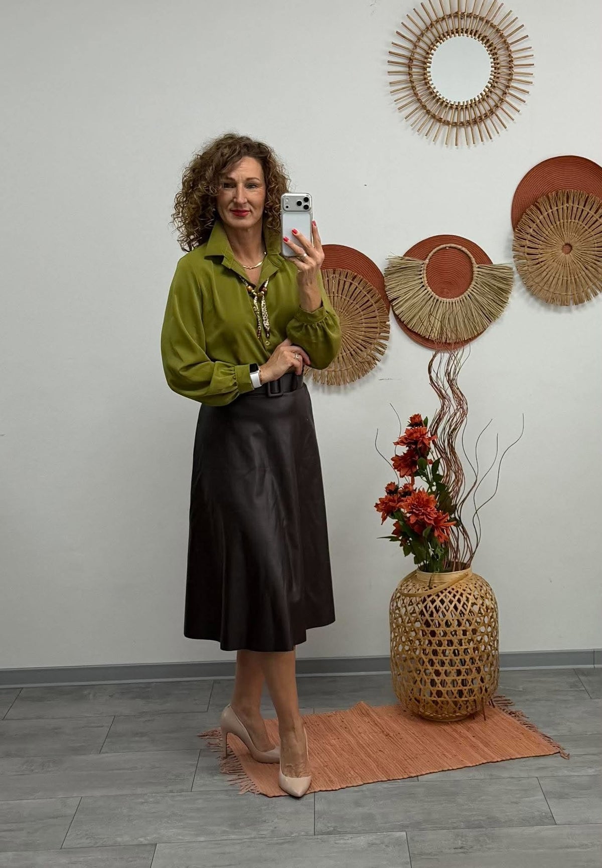 JUTTA - Elegáns blúz. Kivizöld