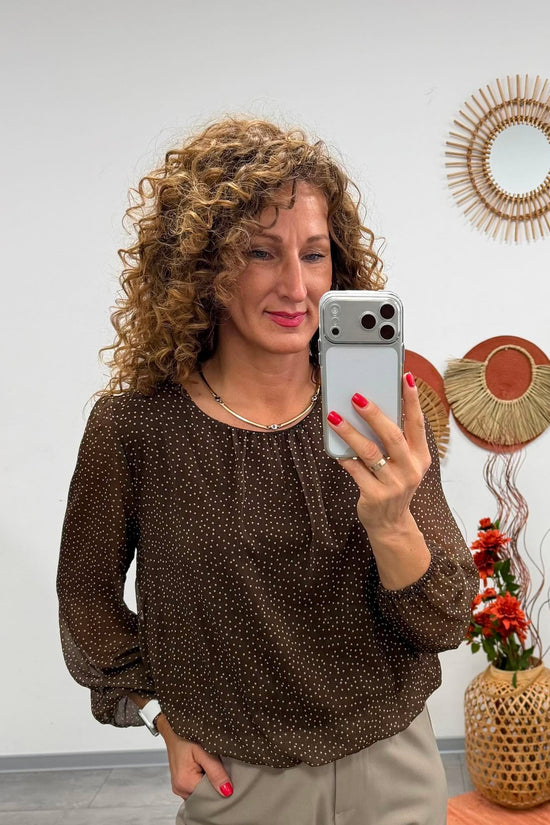 LORI - Húzott aljú blúz. Barna