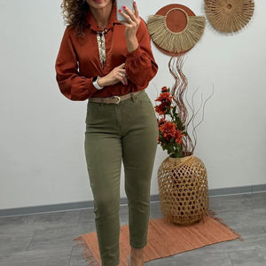 JUTTA - Elegáns blúz. Rozsdabarna