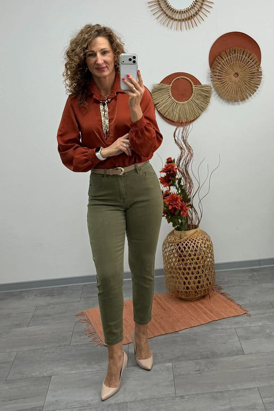 JUTTA - Elegáns blúz. Rozsdabarna