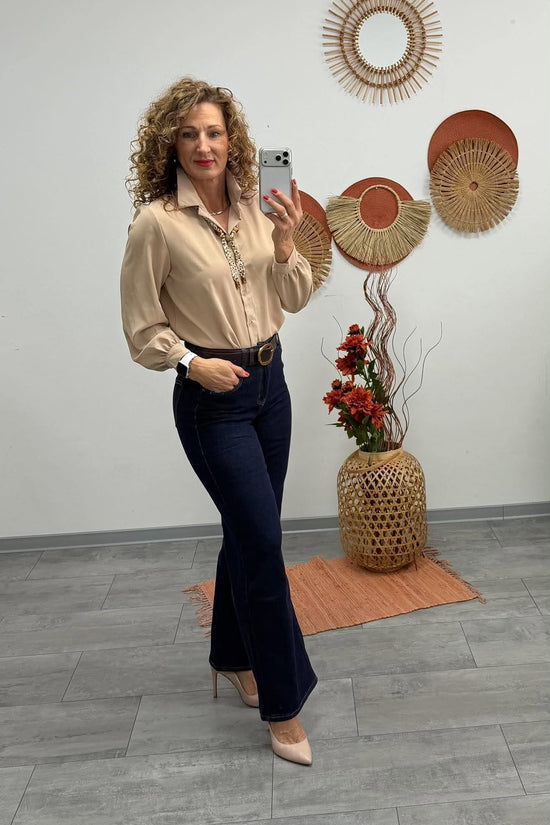JUTTA - Elegáns blúz. Világosbézs