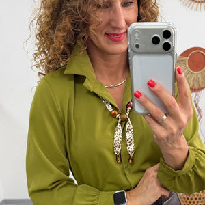 JUTTA - Elegáns blúz. Kivizöld