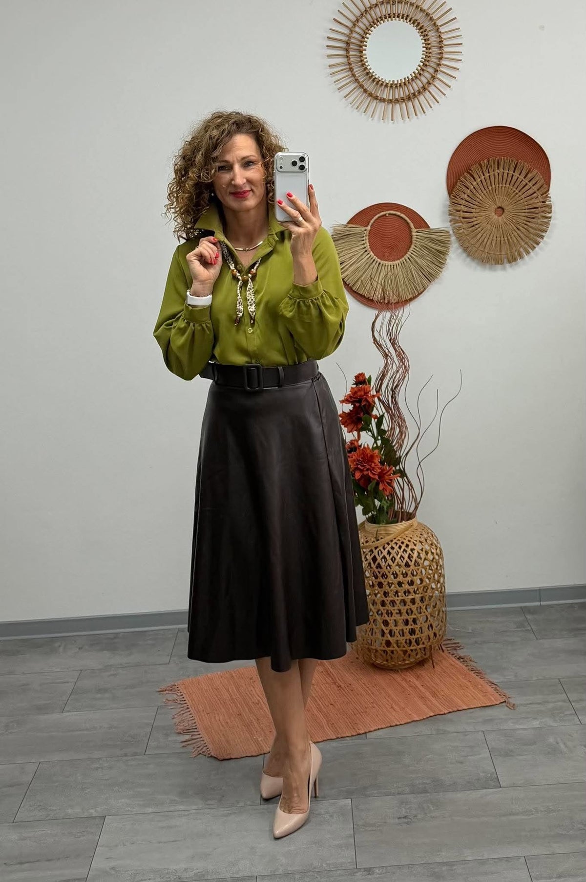 JUTTA - Elegáns blúz. Kivizöld
