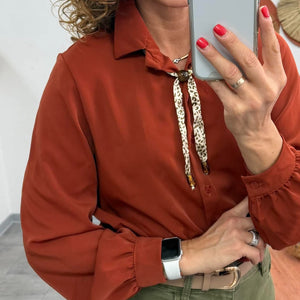 JUTTA - Elegáns blúz. Rozsdabarna