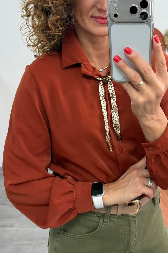 JUTTA - Elegáns blúz. Rozsdabarna