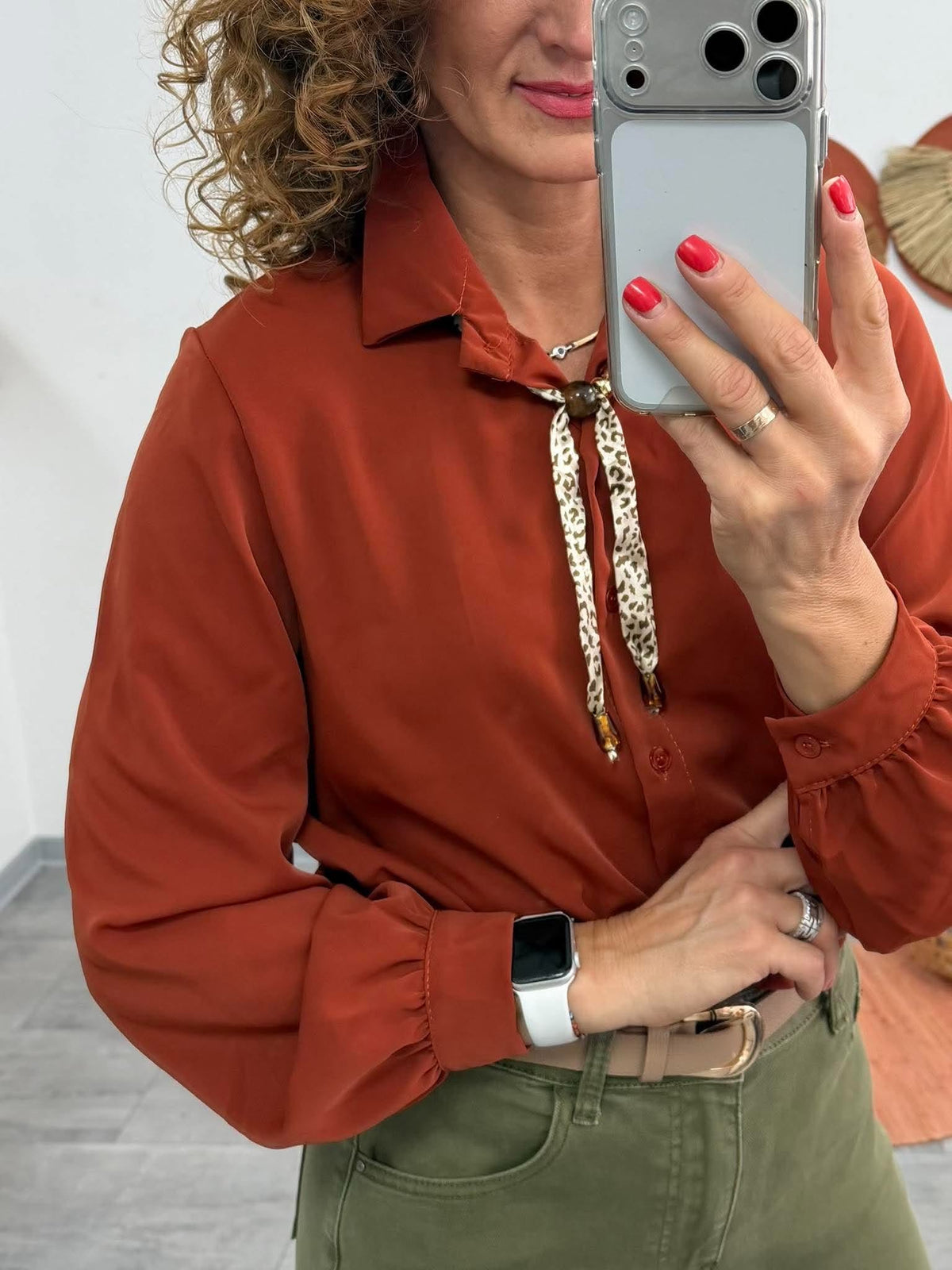 JUTTA - Elegáns blúz. Rozsdabarna