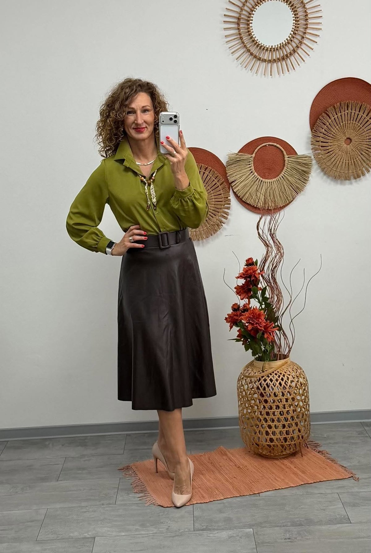 JUTTA - Elegáns blúz. Kivizöld
