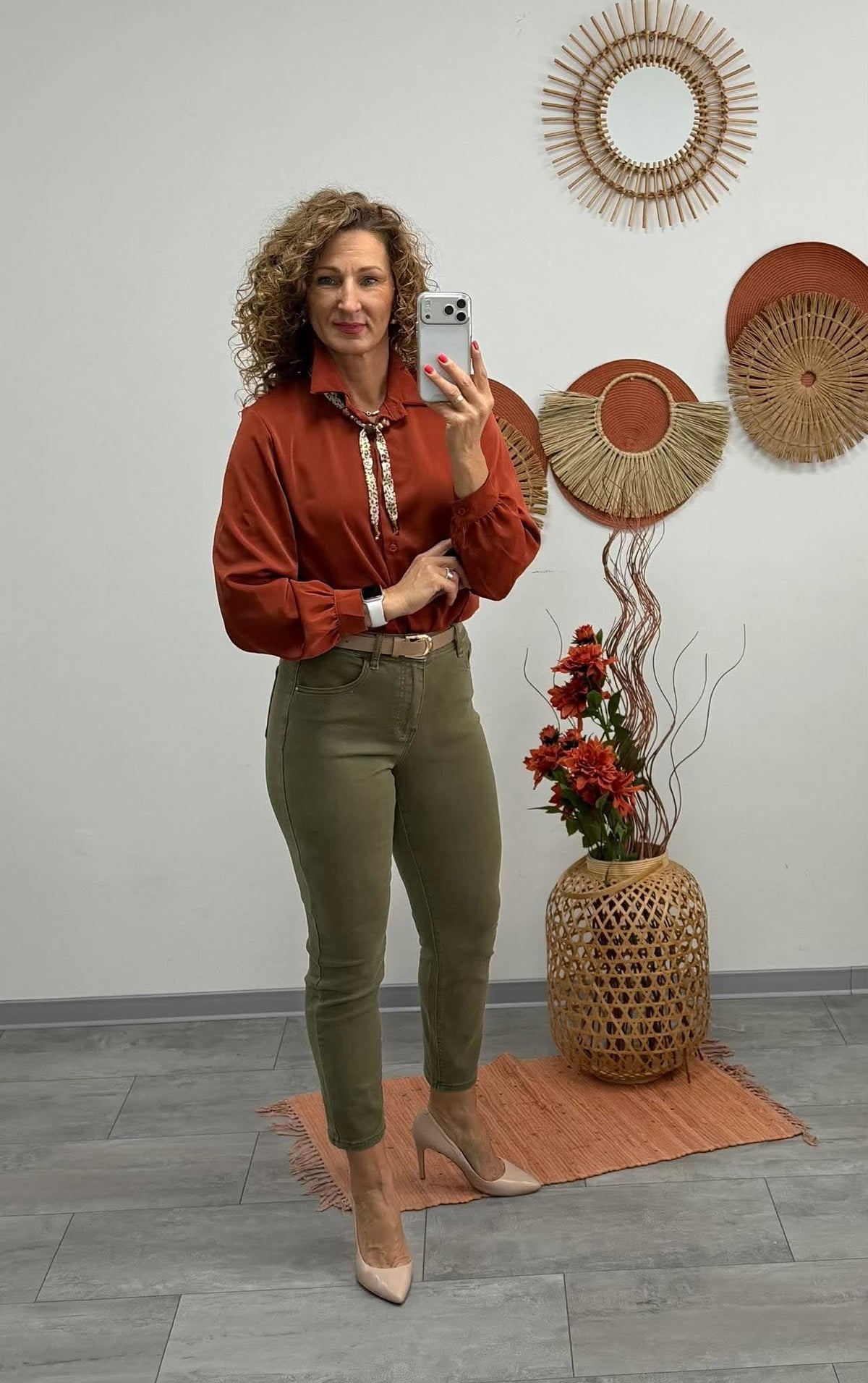 JUTTA - Elegáns blúz. Rozsdabarna
