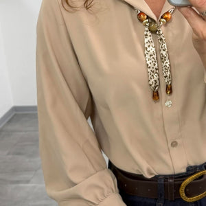 JUTTA - Elegáns blúz. Világosbézs