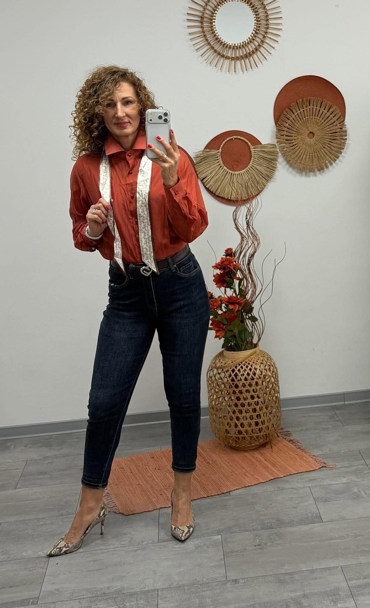 SOFIA - Elegáns blúz. Rozsdabarna