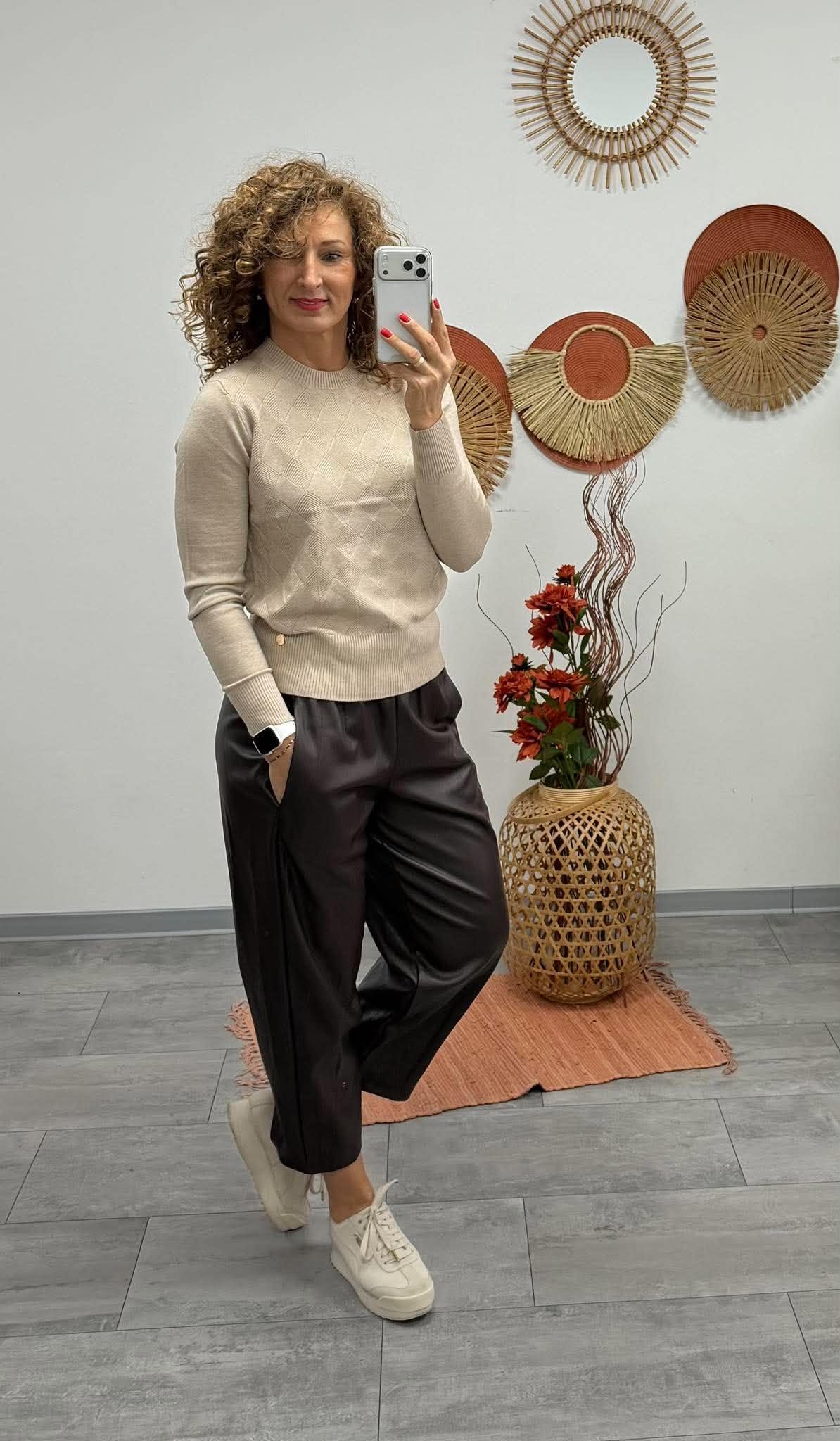 YASMIN- Bőrhatású nadrág. Barna