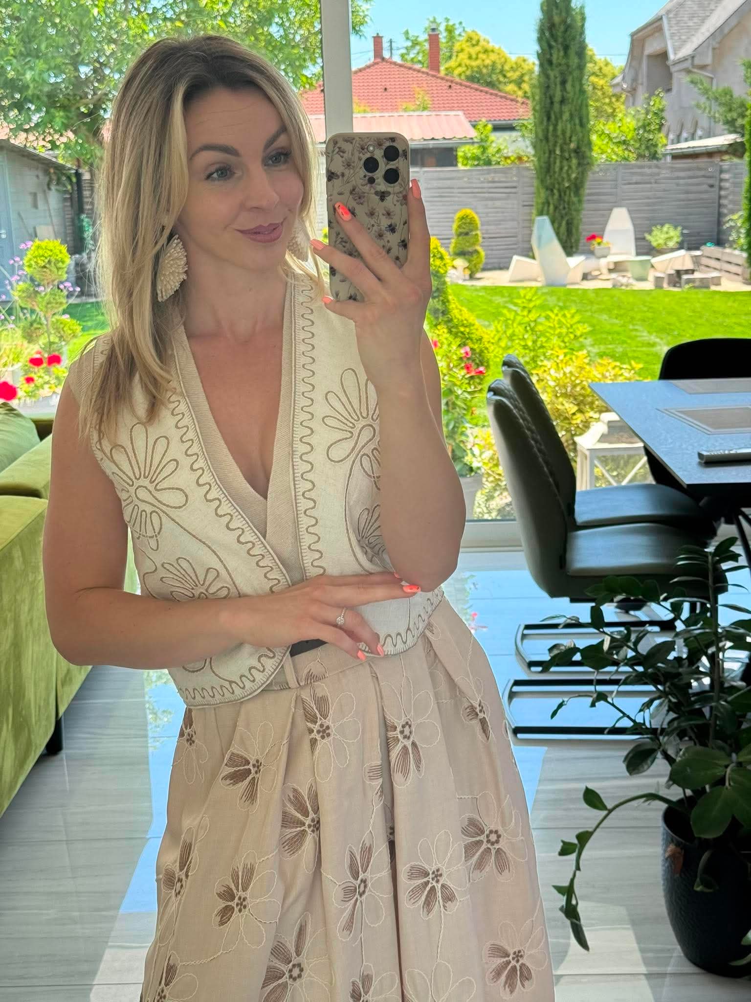 Ayla - Hímzett szoknya. Bézs