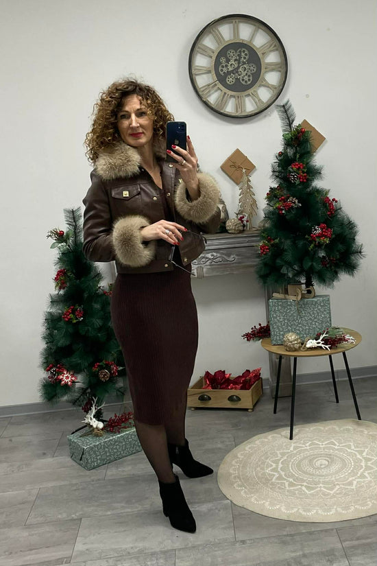 SWEET - Bordás kötött ruha. Barna